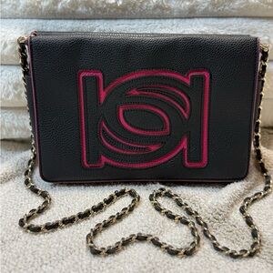 bebe Black and Pink Crossbody Bag with Chain Strap. Absolutely gorgeous 🤩🧡
